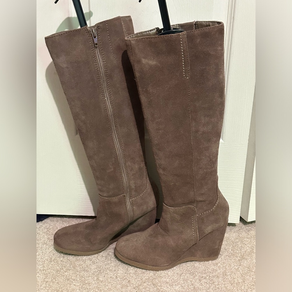 Bandolino Suede Boots